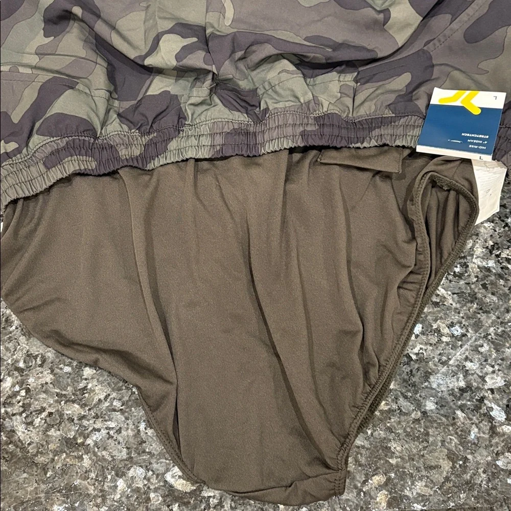 OLD NAVY Women’s Camo Athletic Shorts Size Large - Picture 5 of 5